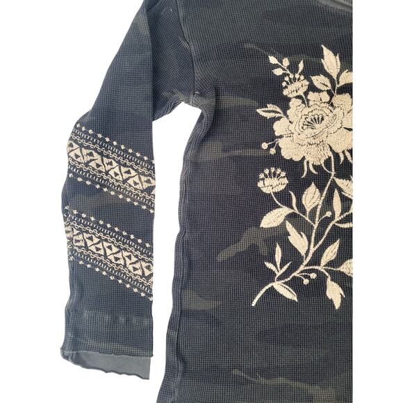 Johnny Was Floral Embroidered 3/4 Length Camo Thermal Tee Women's Sz M - Picture 3 of 6